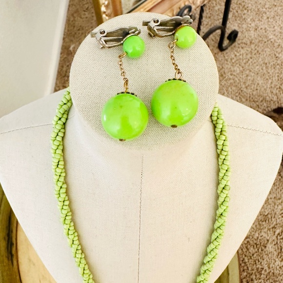 Retro Vintage Green Peruvian Shell Necklace & Earrings - Picture 11 of 17